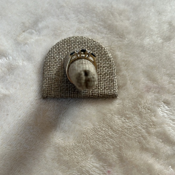 Blue sapphire 14 k gold and diamonds ladies solitaire ring - Picture 4 of 8